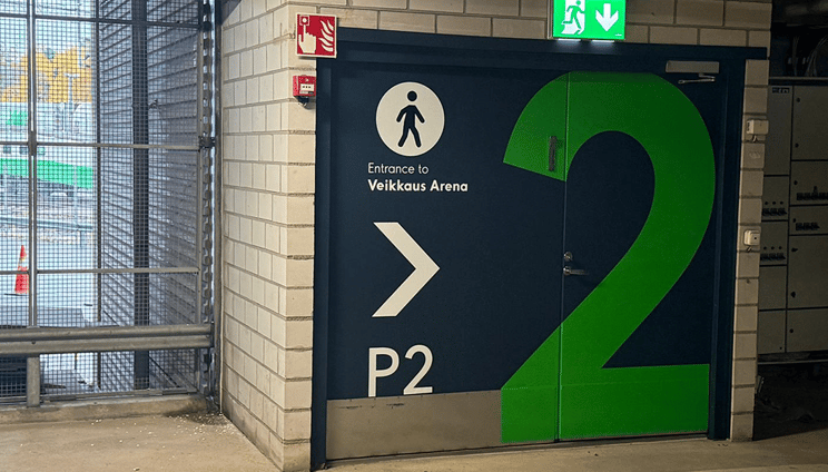 Jalankulku hallista Arenalle